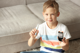 Es vital que un niño o adolescente con diabetes sepa llevar el control de su enfermedad. Os contamos cómo hacerlo.