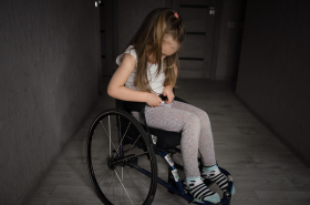 La lesión de la médula espinal también afecta a los niños. Os contamos sus principales problemas.