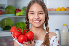 ¿Qué podemos tener en la despensa y el frigorífico para comer bien?
