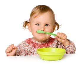 Vuestro hijo va ganando en habilidades, a comer de todo y a comunicarse. ¡Cuidado con los accidentes! Ahora siente curiosidad por todo.