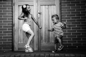 La danza y el baile son dos ejemplos de actividad física muy recomendables para chicas y chicos. Lo importante es pasarlo bien y saber como podemos prevenir lesiones secundarias.