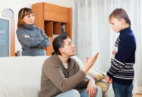 ¿Verdad que a todos nos gustan los niños que saben comportarse bien? Pero a veces no es fácil desterrar las rabietas y los espectáculos incómodos. Hay que poner límites y saber decir NO.