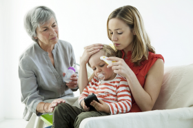 El pediatra sabe reconocer lo que es normal y lo que puede ser grave. De esta forma aconseja a los padres y evita pruebas y medicamentos que no sean necesarios. ¡Confía en tu pediatra!