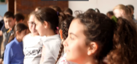 La canción "Cuál es tu emoción" de la Asociación Española de Pediatría de Atención Primaria (AEPap) bailada por los niños del CEIP La Paz Torremolinos (Málaga).