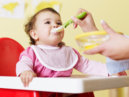 Comienzo de la alimentación complementaria: ¿Qué alimentos debe consumir un  bebé de 6 meses?